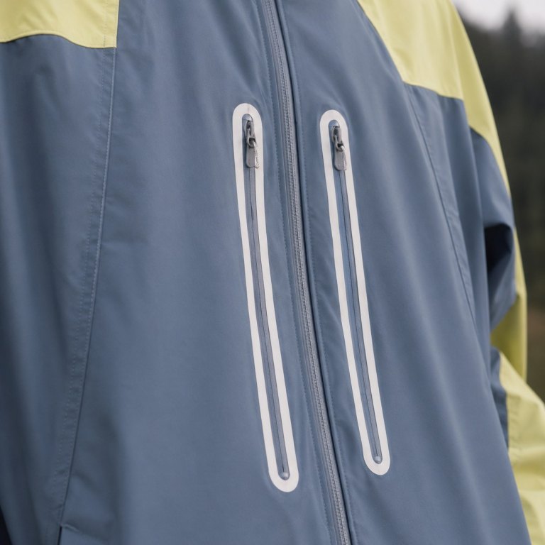 Outerwear jacket zipper detail